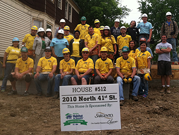 Sargento volunteers & Habitat staff and homeowners at the build site